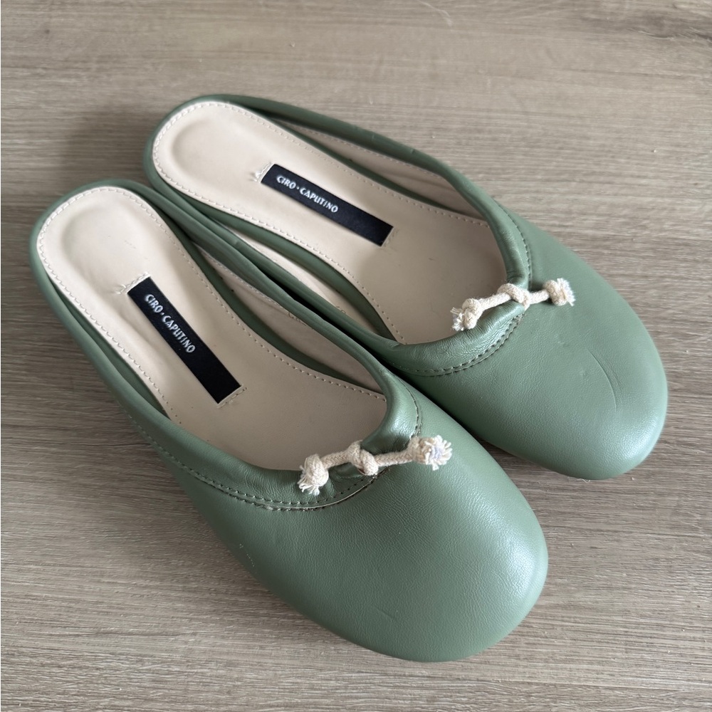 Green Minimalist Flats with Rounded Toe